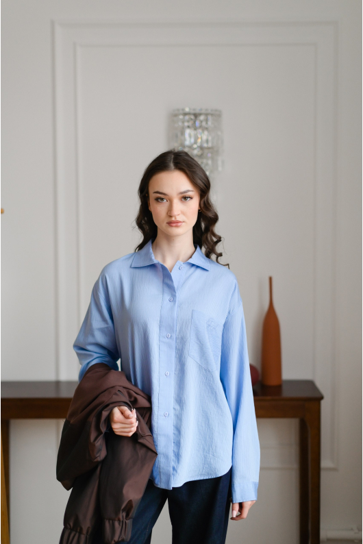 Рубашка в голубом оттенке